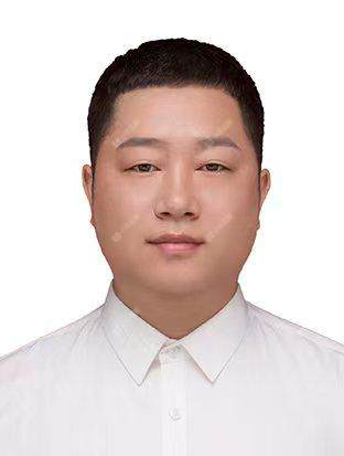 楼盘经纪人张峰